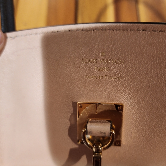 Louis Vuitton Milla MM - Picture 12 of 16